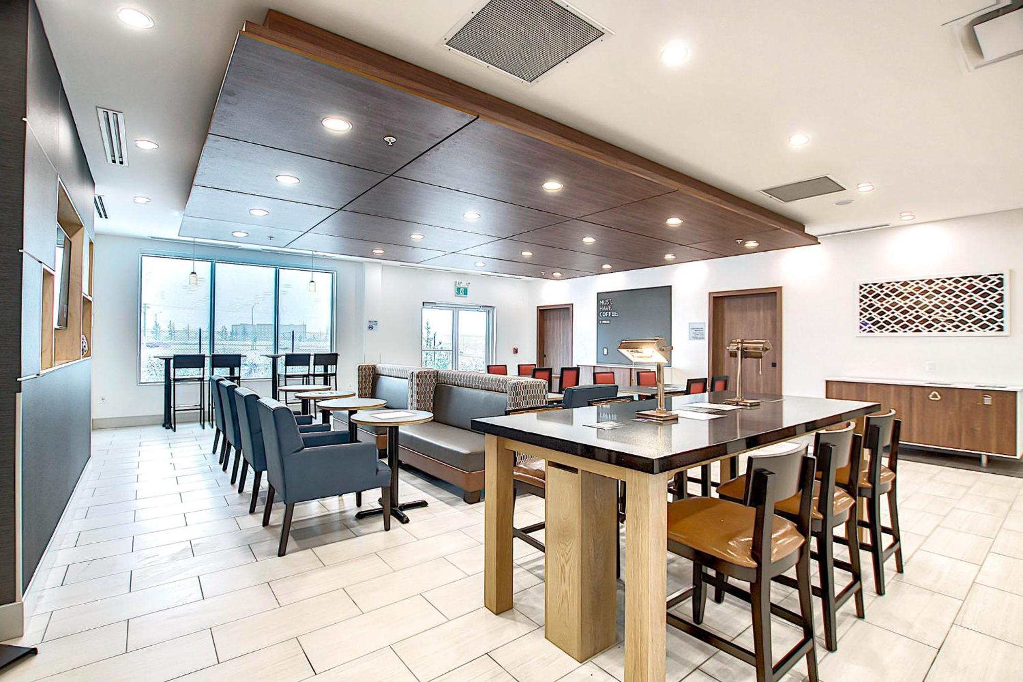 Holiday Inn Express & Suites - Calgary Airport Trail Ne By Ihg Eksteriør billede